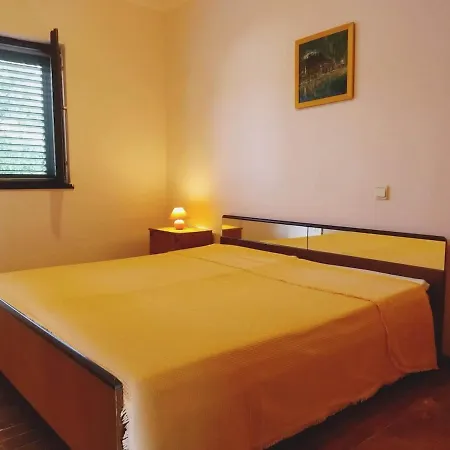 Ii アパート プラビッチ・シェプリネ